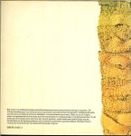 Hobijn, May en Jerven Ober met veel zwart - wit en kleuren fotos - Textiel in beeld. Werk en visie van 34 Nederlandse textielkunstenaars.