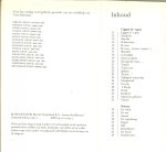 Hermans, Toon .. Het boek telt verscheidene verhalen en beschouwingen over o.a. Koningin Juliana , Charlie Chaplin ,de lach en de glimlach , het apeninstinct en de humor - Liggen in 't gras .. Op zijn eigen, oorspronkelijke en begrijpelijke wijze speelt Toon Hermans met de taal om zijn visie op de wereld en het wereldje, op het geloof, de natuur en de mens, op leven en dood te geven. Geloof, hoop, liefde en humor zijn