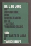 JONG, DR. L. DE (1914 - 2005) - Het Koninkrijk der Nederlanden in de Tweede Wereldoorlog 1939-1945. Deel 10b. Het laatste jaar II. Tweede helft.