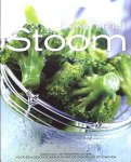 Clerq , Simone de . & Helene Matze .  [ isbn 9789087241032 ] inv  4914 - Koken met Stoom . ( Meer dan 100 recepten & tips voor een gezonde maaltijd met of zonder de stoomoven . ) Stomen, een oeroude bereidingswijze, is weer helemaal van deze tijd. Steeds meer moderne keukens zijn uitgerust met een ingebouwde stoomoven. -