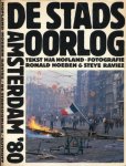 Hofland, H.J.A (tekst) & Ronald Hoeben en Steve Raviez (fotografie). - De Stadsoorlog: Amsterdam '1980.