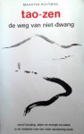 Houtman , Maarten . [ isbn 9789020240740 ] - Tao - Zen  de Weg van Niet - Dwang . ( Vanuit houding , adem en energie - circulatie in de meditatie naar meer aandachtig leven . )  Tao-zen gaat over het dagelijks leven - over onze leven ' sinstelling, die door oefening verandert, en van invloed -