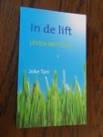 Tan, Joke - In de lift. Leven met God