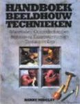 Midgley, Barry - Handboek beeldhouw technieken Alles over beeldhouwen, werken met klei, pottenbakken en keramiek, was, beton, kunststoffen, metaalconstructies, kinetische kunst, licht en gecombineerde technieken