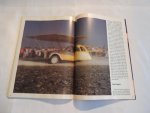 Ilous, Joelle (tekst) & Philippe Hayat (fotografie) - Die gekke bolides. De mooiste 2 PK's ter wereld - Speciaal nummer 1. Parijs: Agence Etapp, 1985 - CHROOM FLAMMEN - DE EEND 2CV.