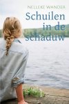 Nelleke Wander - Wander, Nelleke-Schuilen in de schaduw (nieuw)