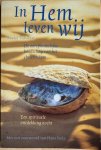 Tichelaar, Roelof - IN HEM LEVEN WIJ.  De oorspronkelijke boodschap van het Christendom. Een spirituele ontdekkingstocht. GESIGNEERD.