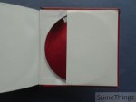 Jacques Delcuvellerie / Marie-France Collard / Jean-Marie Piemme / Mathias Simons / Yolande Mukagasana. - Rwanda 94 : une tentative de réparation symbolique envers les morts, à l'usage des vivants. / Rwanda 94: an attempt at symbolic reparation to the dead, for use by the living  + 2 CD's