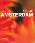 Tichar, Sian - Stylecity Amsterdam. With over 400 colour photographs and 6 maps.