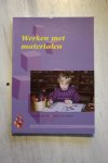 Janssen-Vos, Frea /   Dikken, Nellie den - Werken met materialen / Ontwikkelingsgericht onderwijs