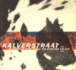 Diverse auteurs - Kalverstraat (De bekendste winkelstraat van Nederland 600 jaar, 1393- 1993), 67 pag. softcover, gave staat