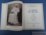 N/A. - Les Franciscaines Missionaires de Marie. - La Grace du Travail. L'imprimerie. La oeinture. La chasublerie. Filage et Tissage. Tapis et Tentures. La Dentelle. La Broderie. Ouvrage édité a l'occasion de l'Exposition Internationale de Paris 1937 Arts et Techniques.