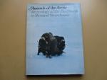 Stonehouse, Bernard - Animals of the Arctic. The ecology of the Far North