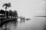 Suriname: - Paramaribo: Vertrek van gouverneur Lely, 1905. Afdruk van een foto uit de collectie van Ds. C.A. Hoekstra, gepubliceerd in: Zijlmans - `Fotografieën van Suriname` (2006)