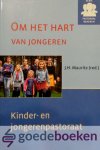 Mauritz, A.J.C. van Bemmel, ds. H. Brons, ds. A.A.Brugge, ds. M. Karens, L.A. Kroon, H.J. Nijsink, E.N.W. Pater, J.J. Pons, N. van Steensel en W.M. van der Wilt, J. H. - Om het hart van jongeren *nieuw* nu van  16,90 voor --- Serie: Pastoraal bekeken