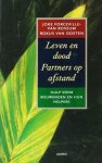 Forceville-van Rossum , Joke . & Rokus van Oosten . [ isbn 9789026315893 ] 3414 - Leven en Dood , Partners op Afstand . ( Hulp voor rouwenden en hun helpers . ) In onze relaties zullen, of we daar nu bij stilstaan of niet, vroeger of later gaten vallen, doden te betreuren zijn. -