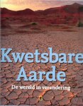 Hoope, Lenneke - Vertaling Ilse van den Meijdenberg  ..  Met prachtige foto's  uren kijk en lees plezier - Kwetsbare aarde - De wereld in verandering