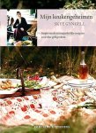 Gyngell , Skye . [ ISBN 9789059563766 ] 0518 - Mijn Keukengeheimen . ( Inspirerende en toegankelijke recepten voor elke gelegenheid . )  Skyes talent om ingrediënten zodanig te combineren dat hun smaak en versheid optimaal tot hun recht komen, is ongeëvenaard. -