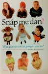 Rosenberg , Ellen . [ isbn 9789053526460 ] - Snap me dan ! ( Wat gaat er om in jonge tieners? : Een gids voor ouders . )  Kinderen willen vaak weten hoe ze een beter gevoel over zichzelf kunnen krijgen, hoe ze hun gevoelens kunnen uiten en hoe ze de relatie kunnen verbeteren met hun ouders, _
