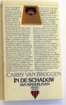 BRUGGEN, CARRY VAN - IN DE SCHADUW VAN KINDERLEVEN