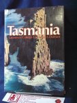 Collings, Lawrence; Durrant, Lawrence - Everybody falls in love with Tasmania