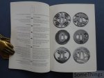 Coll. / Musées Royaux d'art et d'histoire. - Tsuba. La collection des gardes de sabres japonais des musées royaux d'art et d'histoire / De verzameling stootplaten van de koninklijke musea voor kunst en geschiedenis. [texte FR-NED]