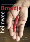 Marcel Prins & Peter Henk Steenhuis - Broodje heimwee. Twaalf schoonmakers op zoek naar een verloren tijd. Met 23 eigen recepten Marcel Prins & Peter Henk Steenhuis - Broodje heimwee. Twaalf schoonmakers op zoek naar een verloren tijd. Met 23 eigen recepten