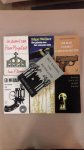 Fleming / Wallace / Wallace / McBain / Simenon ( dubbel dik nummer 1000 , 2 boeken in 1 ) / Simenon / Bruce - In dienst van Hare Majesteit / Het geheim van het eenzame huis / De man van het carlton hotel / De dood op schoot / Maigret en de zaak Nahour & Het kasteel van Roodezand /  De trein uit Venetie /  O.S.S.117 in het nauw /