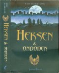 Harrison Kim  .. Vertaling Annemarie Lodewijk  .. Omslagillustraties Rien van der Kraan  en Omslagontwerp Mariska Cock - Heksen en 0ndoden  ..   Een pageturner van jewelste aldus Jim Butcher