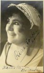 Hoppers, Rika: - [Fotopostkarte, gesigneerd, achterkant beschreven, aan Dora Donders]