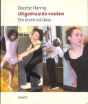 Hannig, Doortje - Uitgedraaide voeten. Een leven vol dans. ( ballet )