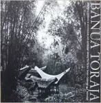 Kis-Jovak, Jowa Imre / Nooy-Palm, Hetty / Schefold, Reimar / Schulz-Dornburg, Ursula - Banua Toraja. Changing patterns in architecture and symbolism among the Sa'dan Toraja - Sulawesi, Indonesia Kis-Jovak, Jowa Imre / Nooy-Palm, Hetty / Schefold, Reimar / Schulz-Dornburg, Ursula - Banua Toraja. Changing patterns in architecture and symbolism among the Sa'dan Toraja - Sulawesi, Indonesia