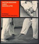 Geesink , Anton . [ isbn 9789022971819 ] 2905 - Judo  in  Evolutie ( Volledige nieuwe judo-leergang . )  Judo kent een eeuwenlange traditie en generaties lang is de kennis en de leer stipt doorgegeven zo hoorde het zo was het goed en niet anders Aan Anton Geesink komt de eer toe dat hij na -