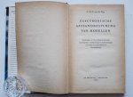 Berg,  L Ch G van den - Electronische afstandbesturing van modellen, handleiding voor het op afstand besturen van model vliegtuigen, modelspoorwegen en modelmotorschepen met behulp van electronenbuizen en relaisschakelingen.