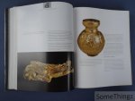 Mattet, Laurence (edit.) - Le Profane et le Divin : Arts de l'Antiquité de l'Europe au Sud-Est Asiatique - Fleurons du musée Barbier-Mueller Mattet, Laurence (edit.) - Le Profane et le Divin : Arts de l'Antiquité de l'Europe au Sud-Est Asiatique - Fleurons du musée Barbier-Mueller