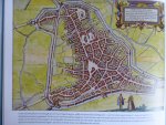 Verhees, Ernest en Vos, Aart. - Historische atlas Historische Atlas van 's-Hertogenbosch. De ruimtelijke ontwikkeling van een vestingstad. (zie 9 foto's).