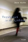 D. Wiebe - Verstrikt In Het Systeem