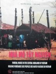Nguyen Van Ku (Author), Luu Hùng (Author), Nguyen Tu Chi (Introduction) - Funeral Houses in the Central Highlands of Vietnam / Maisons Funéraires des Peuples des Hauts Plateaux du Vietnam.