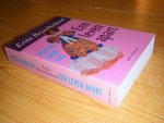 Uys, Pieter-Dirk - Een leven apart. De biografie van Evita Bezuidenhout
