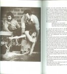 Berg, L. A. C. Van den .. A. M. L. Kortmann .. leraressen NXX met zwart wit foto's - Toevertrouwd aan jou.