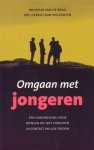Brug, Wilhelm van de / Ham-Willemsen, Drs. Gerrie - Omgaan met jongeren. Een handreiking voor mensen die met jongeren in contact willen treden