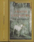 Grunberg Arnon  Omslagontwerp Studio Jan de Boer   Foto achterzijde omslag Stephan Vanfleteren - De Asielzoeker   [Ako literatuurprijs]  Een boek dat je niet kunt lezen  zonder geraakt te worden