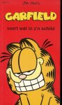 Davis, Jim : Vertaling Studio Peter de Raef - Garfield voert wat in z'n schild