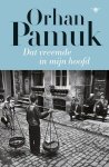 PAMUK, ORHAN. - Dat vreemde in mijn hoofd. Het leven, de avonturen en dromen van bozaventer Mevlut Karatas en het verhaal van zijn vrienden alsmede een beeld van Istanbul tussen 1969 en 2012 gezien door de ogen van tal van personen.