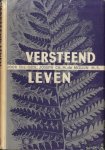 Molijn, J.CH.M. de - Versteend leven. Inleiding tot de kennis der gidsfossielen