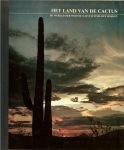 Abbey, Edward & met schitterende foto's en illustraties & vertaling van M.J. Daan - Stiemens & Dick Hillenius en Mary Y Steinbauer - Het land van de Cactus .. Uit de serie : De wereld der woeste natuur. Abbey, Edward & met schitterende foto's en illustraties & vertaling van M.J. Daan - Stiemens & Dick Hillenius en Mary Y Steinbauer - Het land van de Cactus .. Uit de serie : De wereld der woeste natuur.