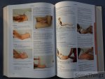 Snellenberg, Willem. - Handboek sportmassage. Alles over: bevordering van de algemene gezondheid, functieonderzoek doen, behandelplan opstellen, masseren, tapen en bandageren, leefstijladviezen geven, eerste hulp, toegepaste anatomie en fysiologie.
