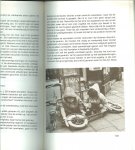 Berg, L. A. C. Van den .. A. M. L. Kortmann .. leraressen NXX met zwart wit foto's - Toevertrouwd aan jou.