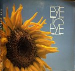 Huf, Paul van (foto's) en Ron Wunderink (tekst) - Eye to Eye: Vincent Van Gogh