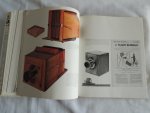 Michael Auer M. -  TRANSLATED AND ADAPTED BY D. B. TUBBS. - The illustrated history of the camera : from 1839 to the present - 70 colour 535 black and white illustrations